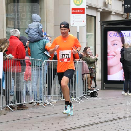 05.10.2025 - 20. swb-Marathon Bremen Strokosch-Dieckow http://msf.ph/oto/9289671 05.10.2025 12:31:31 Ziel 956, 1771, 956, 1771 meine-sportfotos.de
