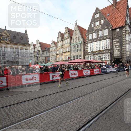 05.10.2025 - 20. swb-Marathon Bremen Yannick Fuchs http://msf.ph/oto/9289675 05.10.2025 10:45:58 Ziel 9285, 10773, 11617 meine-sportfotos.de