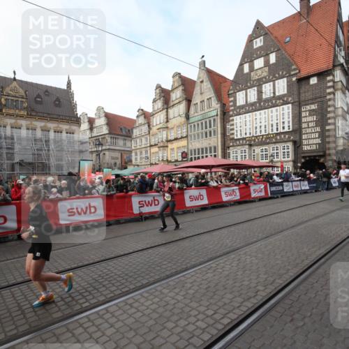 05.10.2025 - 20. swb-Marathon Bremen Yannick Fuchs http://msf.ph/oto/9289682 05.10.2025 10:46:01 Ziel 9397, 9876, 10090, 10773, 11617 meine-sportfotos.de
