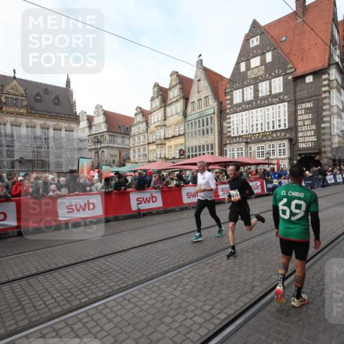 05.10.2025 - 20. swb-Marathon Bremen Yannick Fuchs http://msf.ph/oto/9289686 05.10.2025 10:46:04 Ziel 9397, 9500, 9876, 10090, 10688, 11513 meine-sportfotos.de