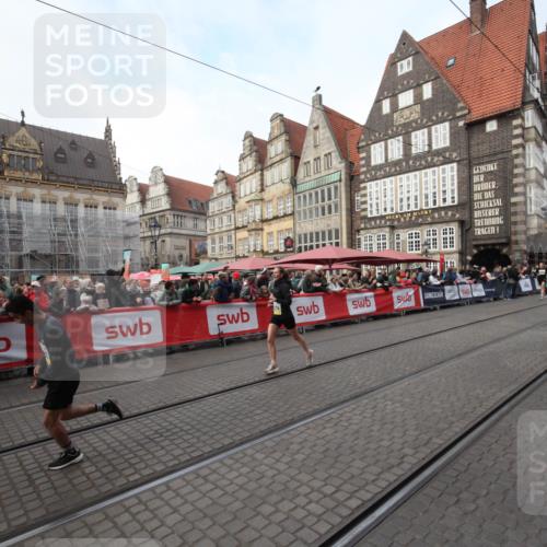 05.10.2025 - 20. swb-Marathon Bremen Yannick Fuchs http://msf.ph/oto/9289715 05.10.2025 10:46:10 Ziel 10688, 10858, 11074, 11446 meine-sportfotos.de