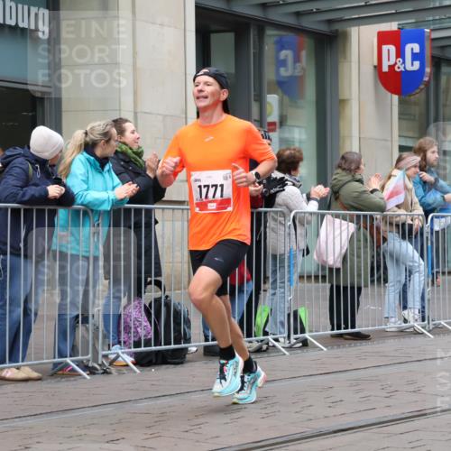 05.10.2025 - 20. swb-Marathon Bremen Strokosch-Dieckow http://msf.ph/oto/9289717 05.10.2025 12:31:33 Ziel 956, 1771, 956, 1771 meine-sportfotos.de