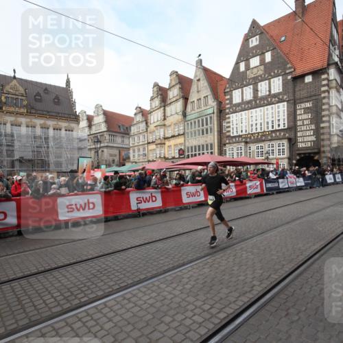 05.10.2025 - 20. swb-Marathon Bremen Yannick Fuchs http://msf.ph/oto/9289725 05.10.2025 10:46:15 Ziel 11446 meine-sportfotos.de