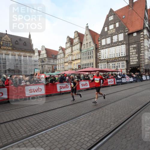 05.10.2025 - 20. swb-Marathon Bremen Yannick Fuchs http://msf.ph/oto/9289730 05.10.2025 10:46:21 Ziel 9351, 9362, 9400, 9921, 11462 meine-sportfotos.de