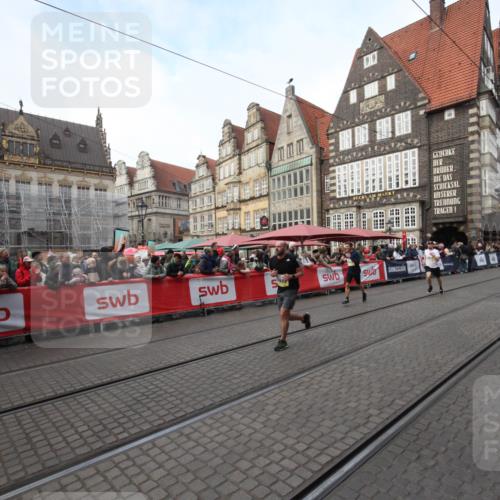 05.10.2025 - 20. swb-Marathon Bremen Yannick Fuchs http://msf.ph/oto/9289736 05.10.2025 10:46:25 Ziel 9400, 9921, 11462 meine-sportfotos.de