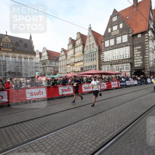 05.10.2025 - 20. swb-Marathon Bremen Yannick Fuchs http://msf.ph/oto/9289739 05.10.2025 10:46:26 Ziel 9400, 9921, 11462 meine-sportfotos.de