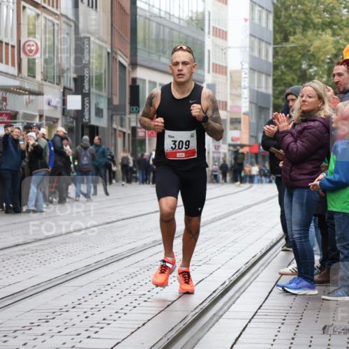 05.10.2025 - 20. swb-Marathon Bremen Strokosch-Dieckow http://msf.ph/oto/9289740 05.10.2025 12:32:19 Ziel 309, 309 meine-sportfotos.de