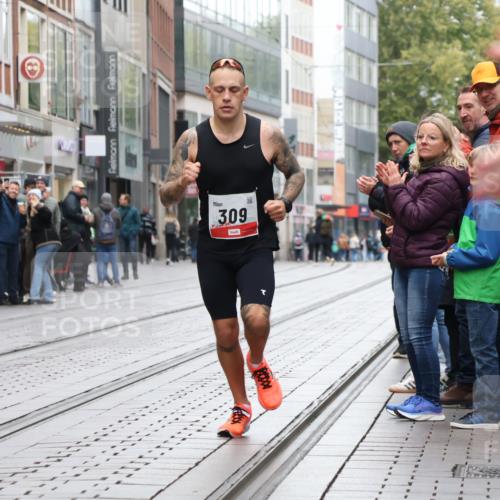 05.10.2025 - 20. swb-Marathon Bremen Strokosch-Dieckow http://msf.ph/oto/9289751 05.10.2025 12:32:19 Ziel 309, 309 meine-sportfotos.de