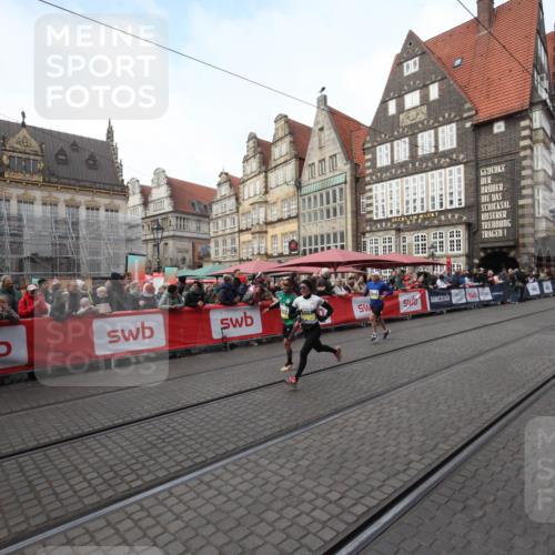 05.10.2025 - 20. swb-Marathon Bremen Yannick Fuchs http://msf.ph/oto/9289757 05.10.2025 10:46:39 Ziel 9009, 9207, 10268, 11268 meine-sportfotos.de