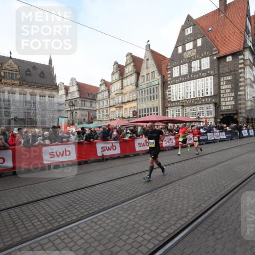 05.10.2025 - 20. swb-Marathon Bremen Yannick Fuchs http://msf.ph/oto/9289773 05.10.2025 10:46:44 Ziel 9366, 9961, 10268, 10411, 11268, 11327 meine-sportfotos.de