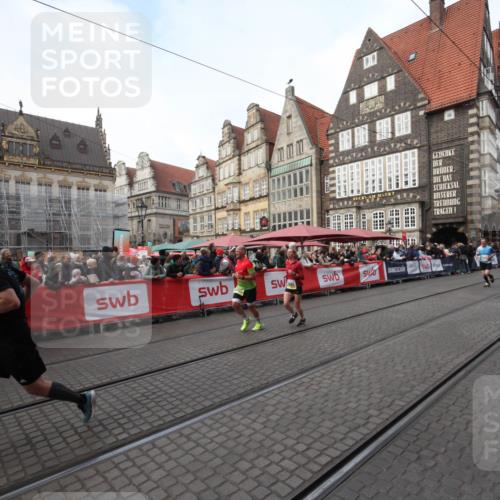 05.10.2025 - 20. swb-Marathon Bremen Yannick Fuchs http://msf.ph/oto/9289779 05.10.2025 10:46:45 Ziel 9366, 9961, 10411, 11268, 11327 meine-sportfotos.de