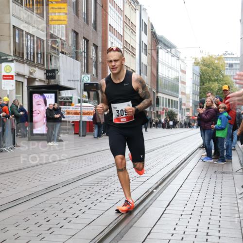 05.10.2025 - 20. swb-Marathon Bremen Strokosch-Dieckow http://msf.ph/oto/9289783 05.10.2025 12:32:21 Ziel 309, 309 meine-sportfotos.de
