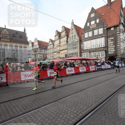 05.10.2025 - 20. swb-Marathon Bremen Yannick Fuchs http://msf.ph/oto/9289791 05.10.2025 10:46:46 Ziel 9366, 9961, 10411, 11327 meine-sportfotos.de