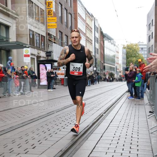 05.10.2025 - 20. swb-Marathon Bremen Strokosch-Dieckow http://msf.ph/oto/9289792 05.10.2025 12:32:21 Ziel 309, 309 meine-sportfotos.de
