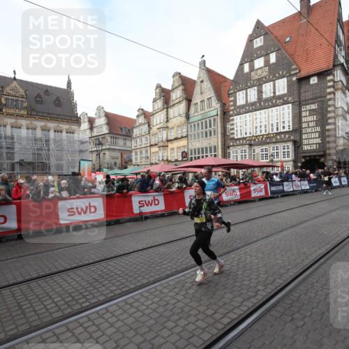 05.10.2025 - 20. swb-Marathon Bremen Yannick Fuchs http://msf.ph/oto/9289810 05.10.2025 10:46:48 Ziel 10277, 10411, 11327 meine-sportfotos.de