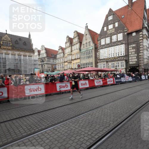 05.10.2025 - 20. swb-Marathon Bremen Yannick Fuchs http://msf.ph/oto/9289813 05.10.2025 10:46:52 Ziel 10277 meine-sportfotos.de