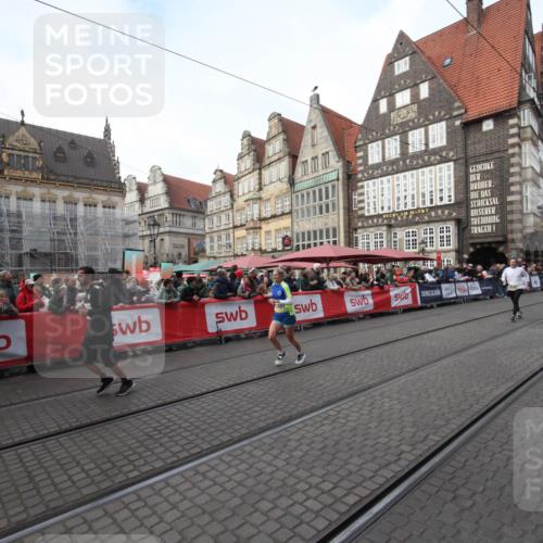 05.10.2025 - 20. swb-Marathon Bremen Yannick Fuchs http://msf.ph/oto/9289825 05.10.2025 10:46:58 Ziel 10661, 10750, 11189 meine-sportfotos.de