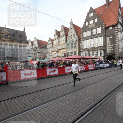 05.10.2025 - 20. swb-Marathon Bremen Yannick Fuchs http://msf.ph/oto/9289828 05.10.2025 10:47:00 Ziel 9413, 10452, 10509, 10750, 10789, 11189 meine-sportfotos.de