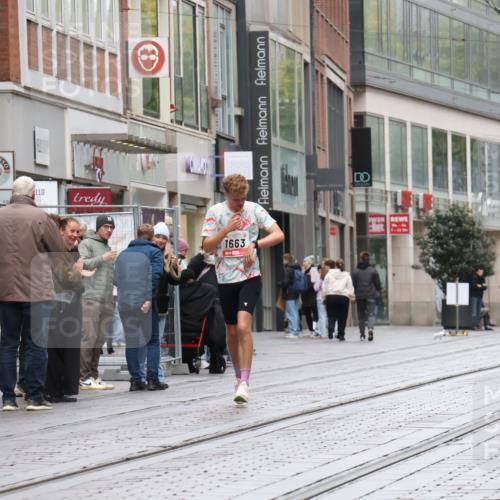 05.10.2025 - 20. swb-Marathon Bremen Strokosch-Dieckow http://msf.ph/oto/9289829 05.10.2025 12:33:45 Ziel 1663, 1663 meine-sportfotos.de