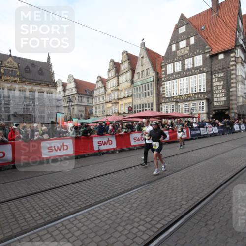 05.10.2025 - 20. swb-Marathon Bremen Yannick Fuchs http://msf.ph/oto/9289831 05.10.2025 10:47:03 Ziel 9413, 10452, 10509, 10789 meine-sportfotos.de