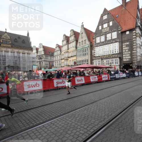 05.10.2025 - 20. swb-Marathon Bremen Yannick Fuchs http://msf.ph/oto/9289842 05.10.2025 10:47:05 Ziel 9413, 9562, 10452, 10509, 10789 meine-sportfotos.de