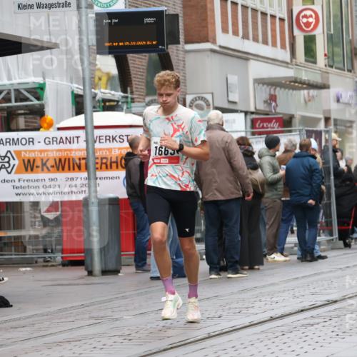 05.10.2025 - 20. swb-Marathon Bremen Strokosch-Dieckow http://msf.ph/oto/9289859 05.10.2025 12:33:49 Ziel 888, 1663, 888, 1663 meine-sportfotos.de