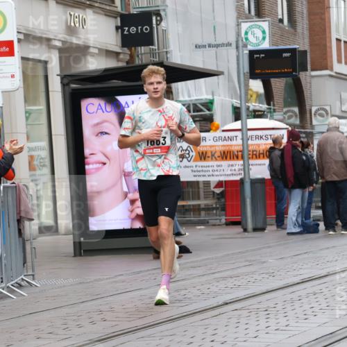 05.10.2025 - 20. swb-Marathon Bremen Strokosch-Dieckow http://msf.ph/oto/9289892 05.10.2025 12:33:51 Ziel 888, 1663, 888, 1663 meine-sportfotos.de