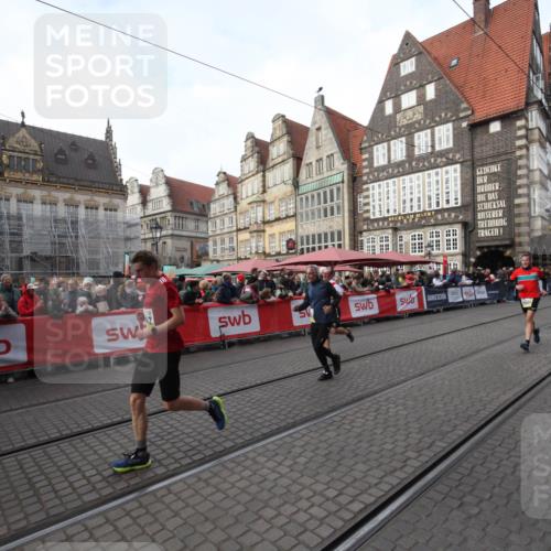 05.10.2025 - 20. swb-Marathon Bremen Yannick Fuchs http://msf.ph/oto/9289894 05.10.2025 10:47:33 Ziel 9244, 10319, 10951, 11742 meine-sportfotos.de