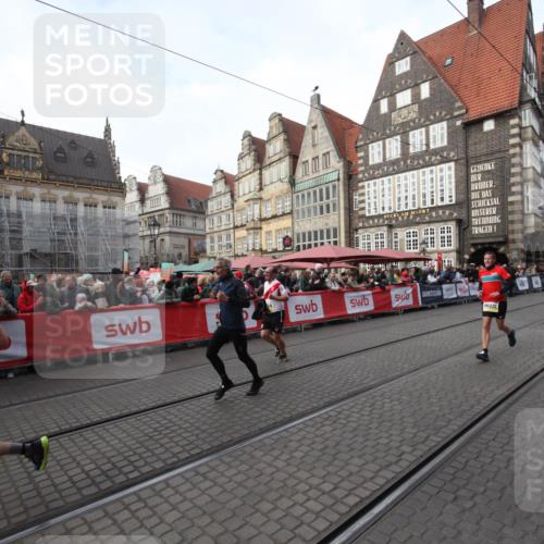 05.10.2025 - 20. swb-Marathon Bremen Yannick Fuchs http://msf.ph/oto/9289898 05.10.2025 10:47:33 Ziel 9244, 10319, 10951, 11742 meine-sportfotos.de