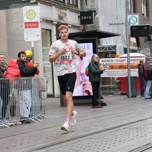 05.10.2025 - 20. swb-Marathon Bremen Strokosch-Dieckow http://msf.ph/oto/9289912 05.10.2025 12:33:52 Ziel 888, 1663, 888, 1663 meine-sportfotos.de