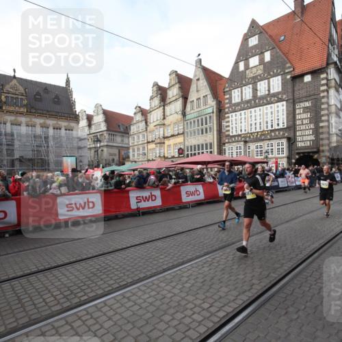 05.10.2025 - 20. swb-Marathon Bremen Yannick Fuchs http://msf.ph/oto/9289918 05.10.2025 10:47:42 Ziel 9377, 10073, 10676, 10850, 10875, 10947, 11330, 11409, 11708 meine-sportfotos.de