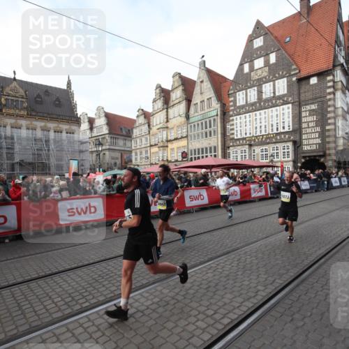 05.10.2025 - 20. swb-Marathon Bremen Yannick Fuchs http://msf.ph/oto/9289927 05.10.2025 10:47:43 Ziel 9377, 10073, 10676, 10850, 10875, 10947, 11330, 11409, 11708 meine-sportfotos.de
