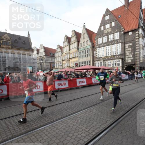 05.10.2025 - 20. swb-Marathon Bremen Yannick Fuchs http://msf.ph/oto/9289940 05.10.2025 10:47:47 Ziel 9377, 10062, 10382, 10601, 10676, 11244, 11409, 11708 meine-sportfotos.de