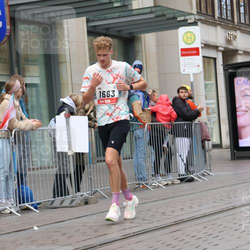 05.10.2025 - 20. swb-Marathon Bremen Strokosch-Dieckow http://msf.ph/oto/9289942 05.10.2025 12:33:53 Ziel 888, 1663, 888, 1663 meine-sportfotos.de