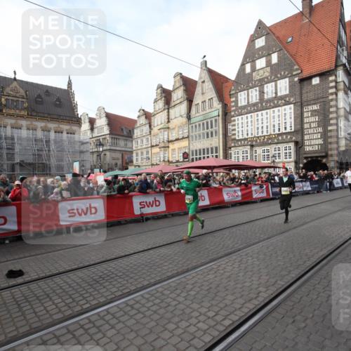 05.10.2025 - 20. swb-Marathon Bremen Yannick Fuchs http://msf.ph/oto/9289949 05.10.2025 10:47:51 Ziel 10062, 10382, 10601, 10929, 11244 meine-sportfotos.de