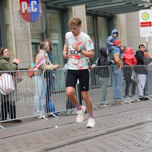 05.10.2025 - 20. swb-Marathon Bremen Strokosch-Dieckow http://msf.ph/oto/9289950 05.10.2025 12:33:53 Ziel 888, 1663, 888, 1663 meine-sportfotos.de