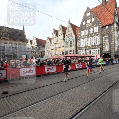 05.10.2025 - 20. swb-Marathon Bremen Yannick Fuchs http://msf.ph/oto/9289966 05.10.2025 10:47:59 Ziel 9929, 10089, 11187, 11628 meine-sportfotos.de