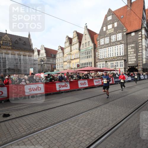 05.10.2025 - 20. swb-Marathon Bremen Yannick Fuchs http://msf.ph/oto/9289984 05.10.2025 10:48:04 Ziel 9240, 10266, 11187 meine-sportfotos.de