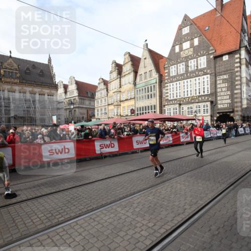 05.10.2025 - 20. swb-Marathon Bremen Yannick Fuchs http://msf.ph/oto/9289988 05.10.2025 10:48:04 Ziel 9240, 10266, 11187 meine-sportfotos.de