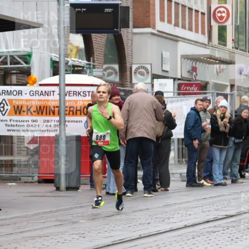 05.10.2025 - 20. swb-Marathon Bremen Strokosch-Dieckow http://msf.ph/oto/9290002 05.10.2025 12:34:04 Ziel 888, 1663, 888, 1663 meine-sportfotos.de