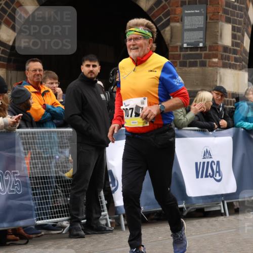 05.10.2025 - 20. swb-Marathon Bremen Strokosch-Dieckow http://msf.ph/oto/9290007 05.10.2025 11:23:17 Ziel 10724 meine-sportfotos.de