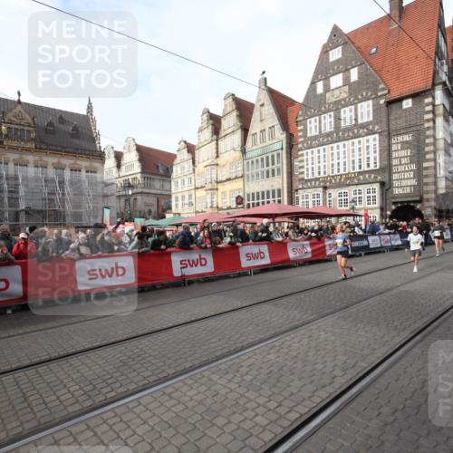 05.10.2025 - 20. swb-Marathon Bremen Yannick Fuchs http://msf.ph/oto/9290012 05.10.2025 10:48:10 Ziel 10392, 10723, 10818 meine-sportfotos.de