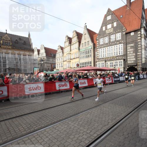 05.10.2025 - 20. swb-Marathon Bremen Yannick Fuchs http://msf.ph/oto/9290014 05.10.2025 10:48:11 Ziel 10392, 10428, 10723, 10818, 11299 meine-sportfotos.de