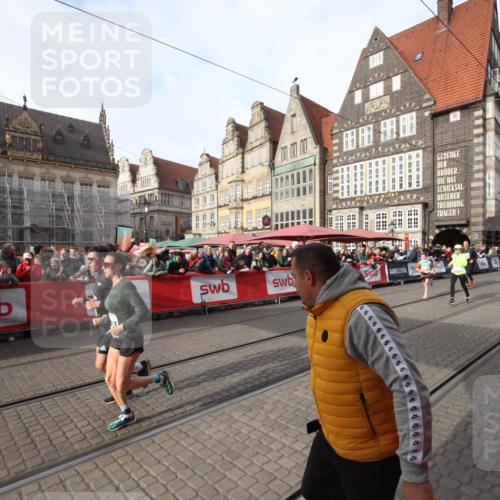 05.10.2025 - 20. swb-Marathon Bremen Yannick Fuchs http://msf.ph/oto/9290025 05.10.2025 10:48:14 Ziel 10428, 10723, 10953, 11299 meine-sportfotos.de