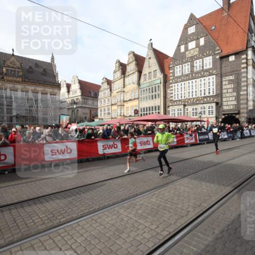 05.10.2025 - 20. swb-Marathon Bremen Yannick Fuchs http://msf.ph/oto/9290033 05.10.2025 10:48:16 Ziel 9706, 10428, 10953, 11299 meine-sportfotos.de