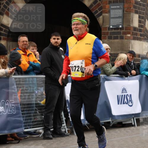 05.10.2025 - 20. swb-Marathon Bremen Strokosch-Dieckow http://msf.ph/oto/9290034 05.10.2025 11:23:17 Ziel 10724 meine-sportfotos.de