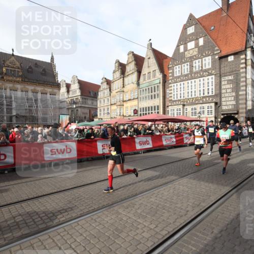 05.10.2025 - 20. swb-Marathon Bremen Yannick Fuchs http://msf.ph/oto/9290048 05.10.2025 10:48:21 Ziel 9293, 9641, 9706, 10931, 11119, 11292, 11561, 11637 meine-sportfotos.de