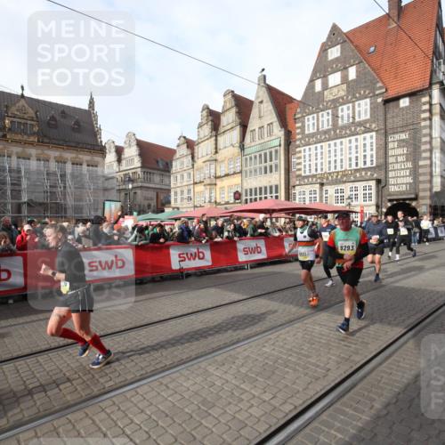 05.10.2025 - 20. swb-Marathon Bremen Yannick Fuchs http://msf.ph/oto/9290050 05.10.2025 10:48:22 Ziel 9293, 9404, 9641, 9706, 10931, 11119, 11292, 11561, 11637 meine-sportfotos.de