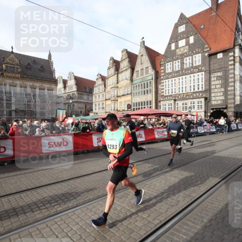 05.10.2025 - 20. swb-Marathon Bremen Yannick Fuchs http://msf.ph/oto/9290060 05.10.2025 10:48:22 Ziel 9293, 9404, 9641, 9706, 10931, 11119, 11292, 11561, 11637 meine-sportfotos.de