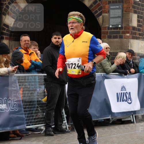 05.10.2025 - 20. swb-Marathon Bremen Strokosch-Dieckow http://msf.ph/oto/9290062 05.10.2025 11:23:17 Ziel 10724 meine-sportfotos.de